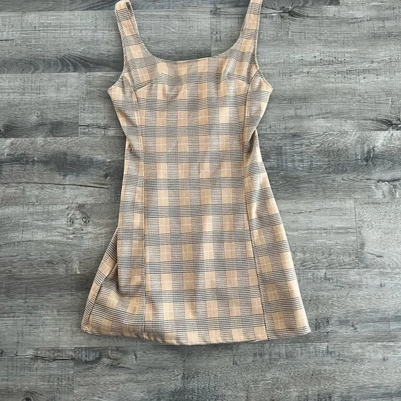 Dress - Picture 1 of 2